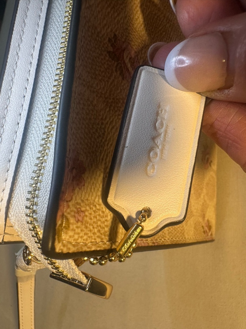 11. 12. NEW Coach Signature Floral Crossbody in Beige and Pink - Picture 5 of 13